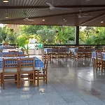 West End Hotel Pegeia