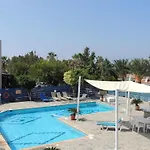West End Peyia