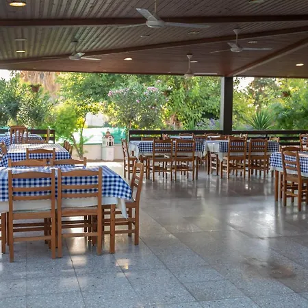 West End Hotel Peyia