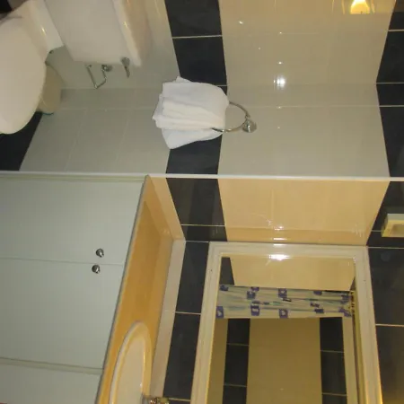 West End Hotel Peyia