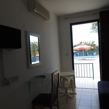 West End Peyia