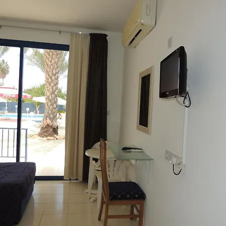 West End Hotel Peyia