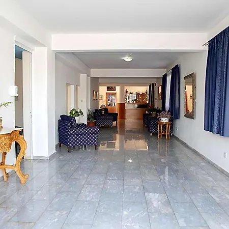 West End Hotel Peyia