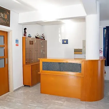 West End Hotel Peyia