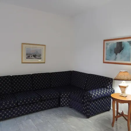 West End Hotel Peyia