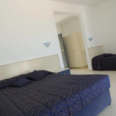 West End Hotel Peyia