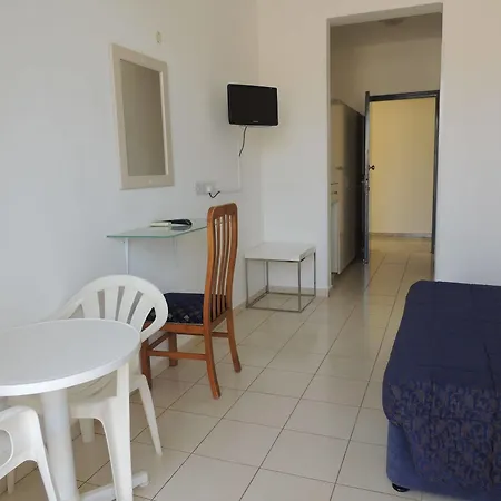 West End Peyia
