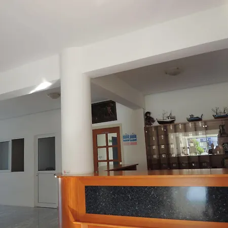 West End Hotel Peyia