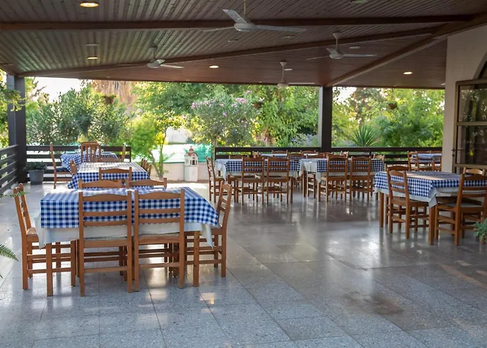 West End Hotel Pegeia